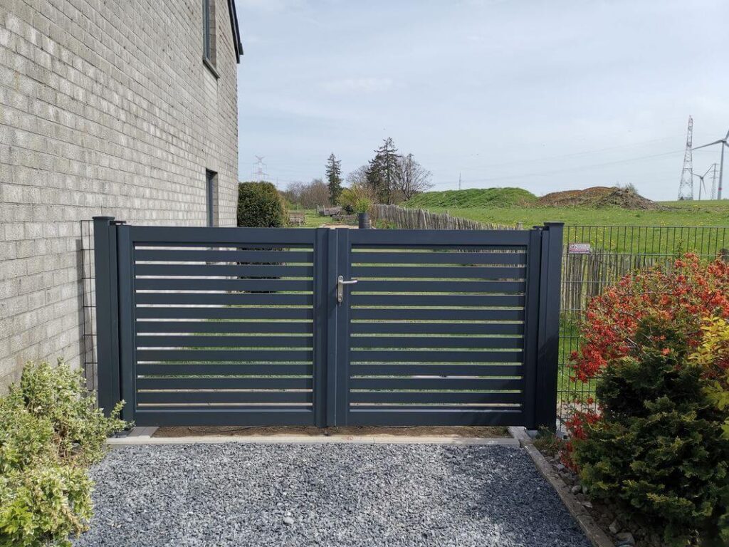 ABF Fermetures Baikirch Noville petit portail autoportant double portes