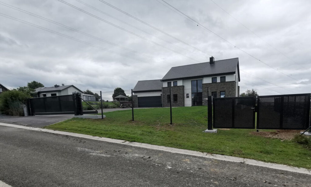 ABF Fermetures Baikirch Noville portail autoportant avec clotures