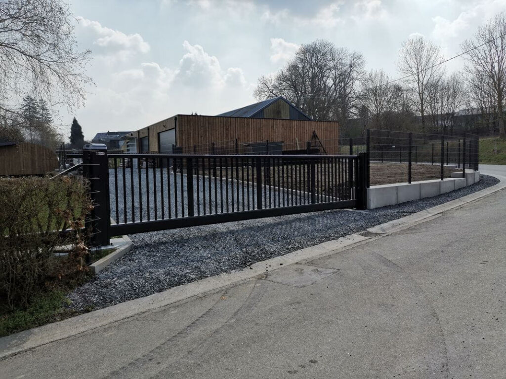 ABF Fermetures Baikirch Noville portail autoportant industriel avec cloture