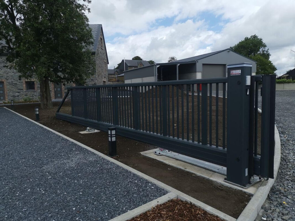 ABF Fermetures Baikirch Noville portail autoportant résidentiel alu