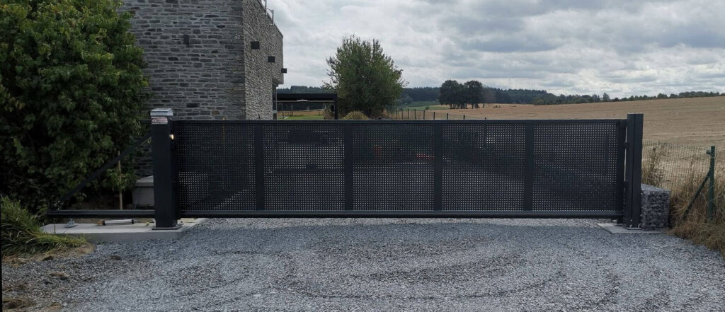 ABF Fermetures Baikirch Noville portail autoportant résidentiel alu