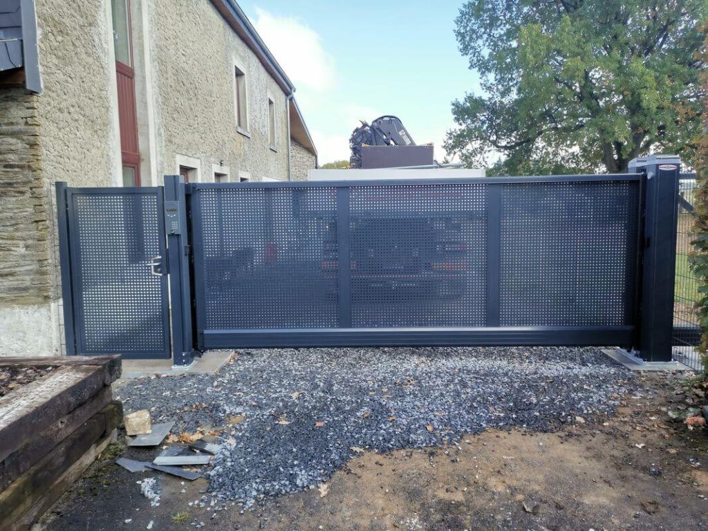 ABF Fermetures Baikirch Noville portail autoportant résidentiel aluminium