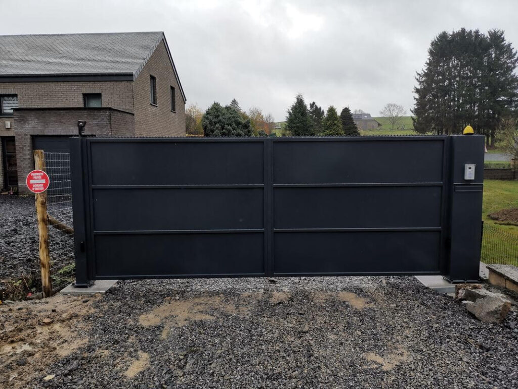 ABF Fermetures Baikirch Noville portail autoportant résidentiel avec controle acces