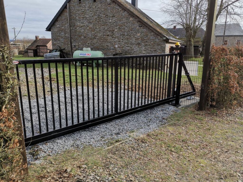 ABF Fermetures Baikirch Noville portail autoportant résidentiel brun
