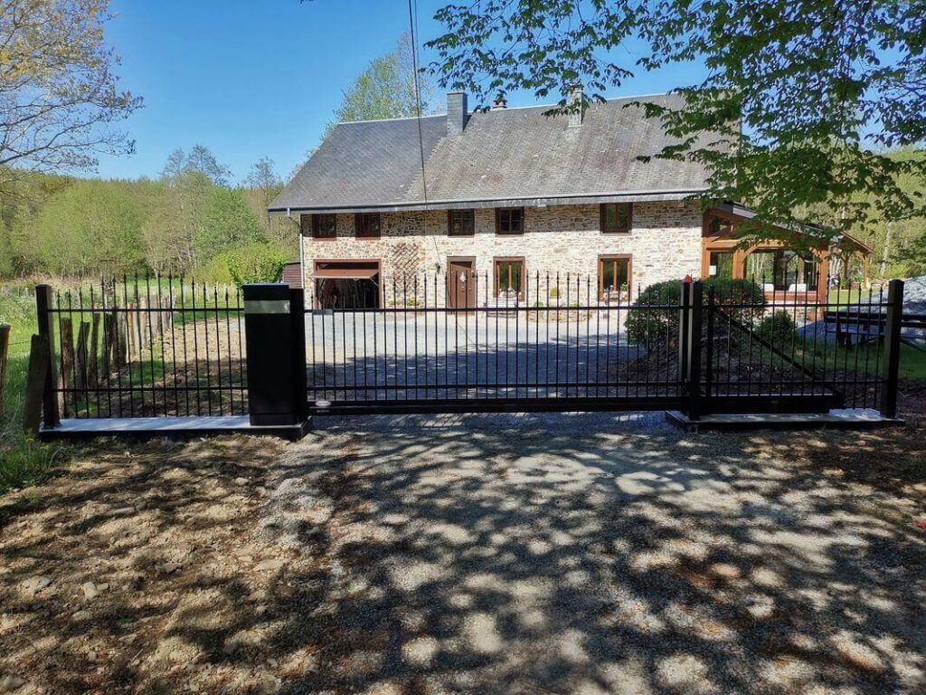 ABF Fermetures Baikirch barrière portail autoportant résidentiel