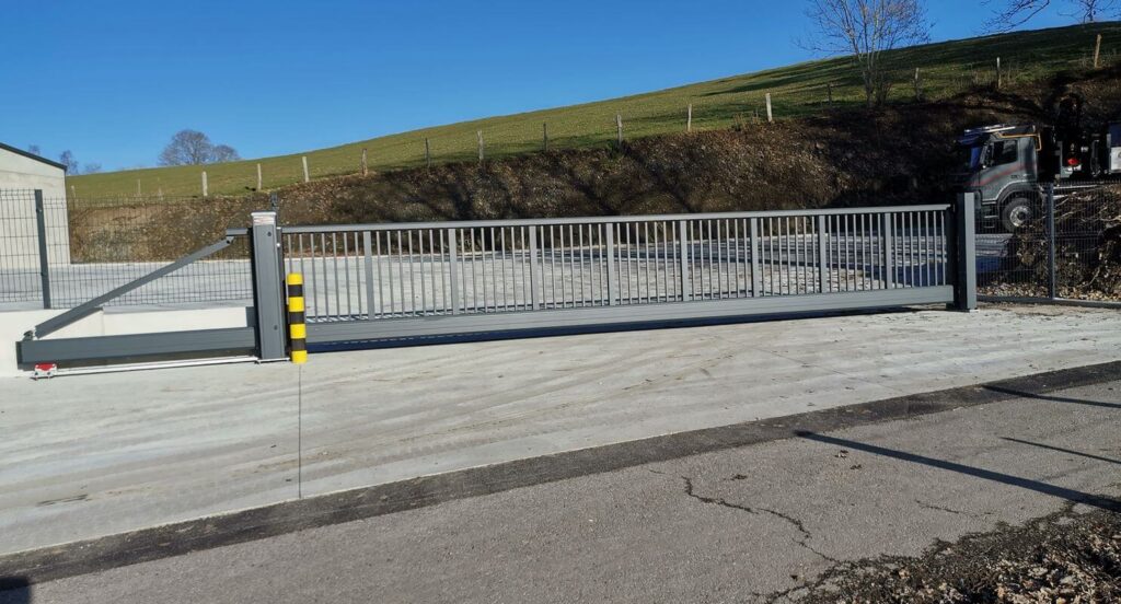 ABF Fermetures portail industriel autoportant
